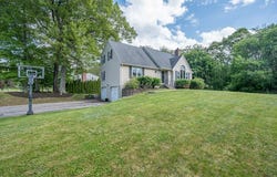 16 Herricks Ln, Millbury, MA 01527