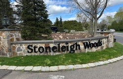 156 Stoneleigh Dr, Riverhead, NY 11901