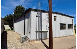 305 N 9th St, Slaton, TX 79364