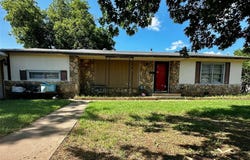 1010 W Custer Street, Seymour, TX 76380