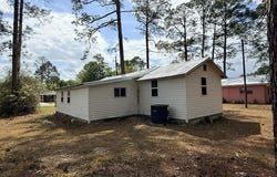 374 Patterson St, Baxley, GA 31513