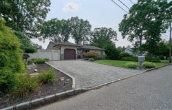 14 Winthrop Place, Deer Park, NY 11729