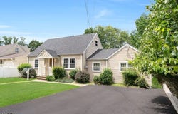12 Robinson Dr, Woodland Park, NJ 07424-2929