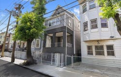 164 Parker St, Newark City, NJ 07104-1111