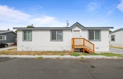 45 Cosmic Ln, Richland, WA 99354