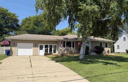 151 S OAKWOOD Road, OSHKOSH, WI 54904