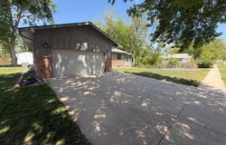 624 Eads Ave, Hebron, NE 68370