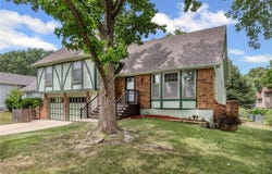 1952 Sleepy Hollow Drive, Olathe, KS 66062