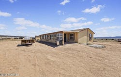 3233 W Sandstone Drive, Paulden, AZ 86334