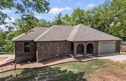 1000 Woodcliffe Drive, Richmond, MO 64085