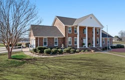 100 E Meadow Hill Dr, Florence, AL 35633