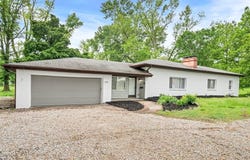 2911 W Delmar Avenue, Godfrey, IL 62035