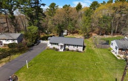 35 Pinecrest Dr, Taunton, MA 02780