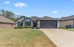 1831 S D Street, Rogers, AR 72756