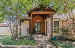 1306 Worthington Street, Grapevine, TX 76051