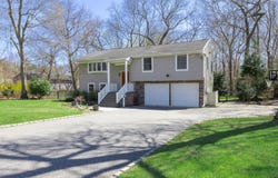 24 Oak Street, Saint James, NY 11780