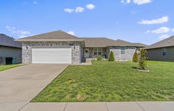 1331 S Venice Avenue, Republic, MO 65738