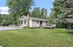 62 S French Road, Lake Leelanau, MI 49653
