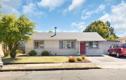 1669 HAYES ST, North Bend, OR 97459