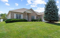 114 Heatherstone Dr, Chatham, IL 62629