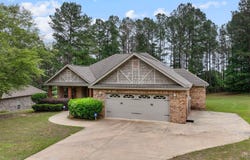 208 Southern Hills Drive, Wetumpka, AL 36093