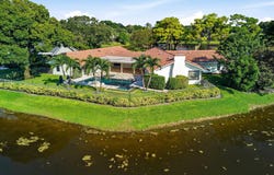 1013 SHADY LAKES Circle, Palm Beach Gardens, FL 33418