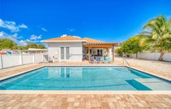 207 SW 11th St, Dania Beach, FL 33004