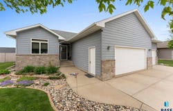 2213 S Purdue Ave, Sioux Falls, SD 57106