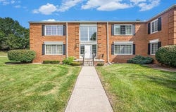 670 E Fox Hills Drive, Bloomfield, MI 48304