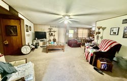 1128 E Crest Drive, Houston, MO 65483