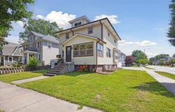 913 HOWARD Street, GREEN BAY, WI 54303
