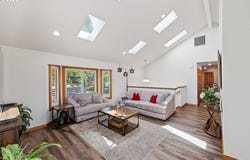 2460 STEPHANIE LN, North Bend, OR 97459
