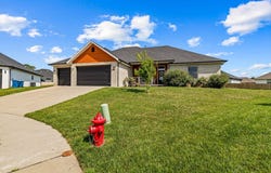 1360 N Rainbow Court Court, Nixa, MO 65714