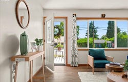 340 E GLOUCESTER St, Gladstone, OR 97027