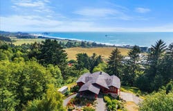 210 Surfsound Dr, Smith Rive, CA 95567