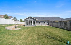 207 N Pine Lake Dr, Sioux Falls, SD 57110
