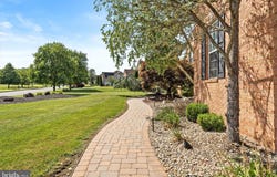 4 SHERWOOD LANE, COLUMBUS, NJ 08022