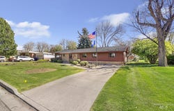 811 E Ave B, Jerome, ID 83338-6550