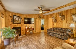 13113 Pinewood Street NE, Gowen, MI 49326