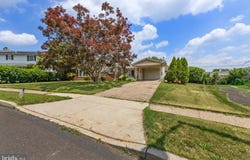 8 MARIGOLD Circle, LEVITTOWN, PA 19054