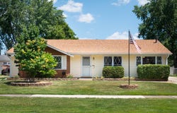 720 Suffolk Place, Streamwood, IL 60107