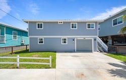 1016 S Magnolia St, ROCKPORT, TX 78382