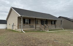 17 Christopher Avenue, Glasgow, KY 42141