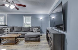 561 Waspnest Road, Wellford, SC 29835