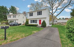 3 Jrs Ln, Franklin, MA 02038