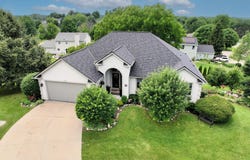 825 Chantilly Ct, Burlington, WI 53105
