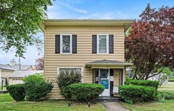 317 E Chart Street, Plainwell, MI 49080