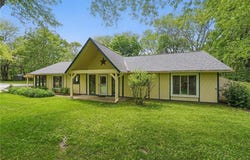 8111 E Peek Road, Peculiar, MO 64078