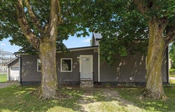 206 W County Line Road, Wolcottville, IN 46795-9203