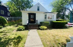 4 Gerry St, Marblehead, MA 01945